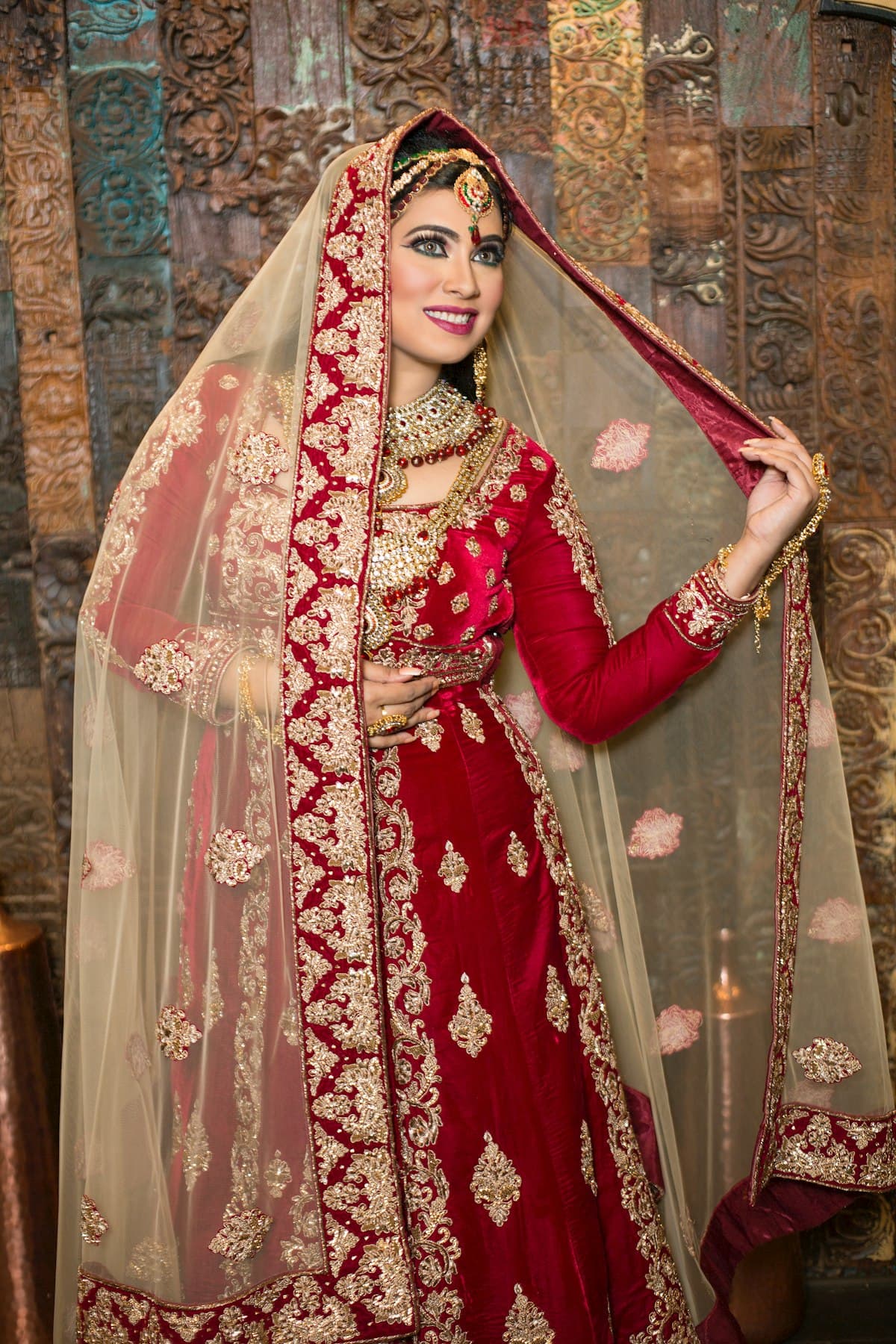 Navantika Embroidered, Embellished Bollywood Chiffon Saree (Red)